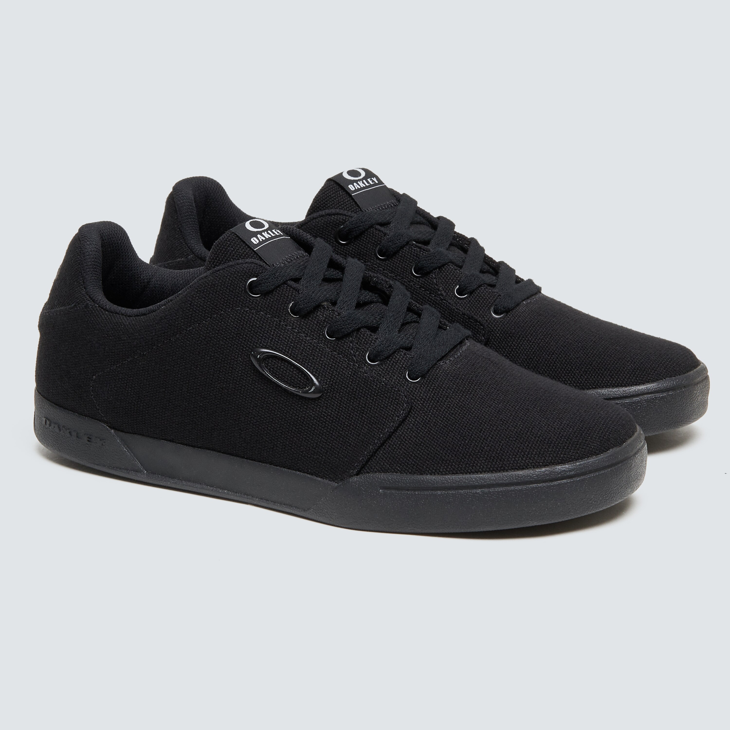 oakley canvas flyer