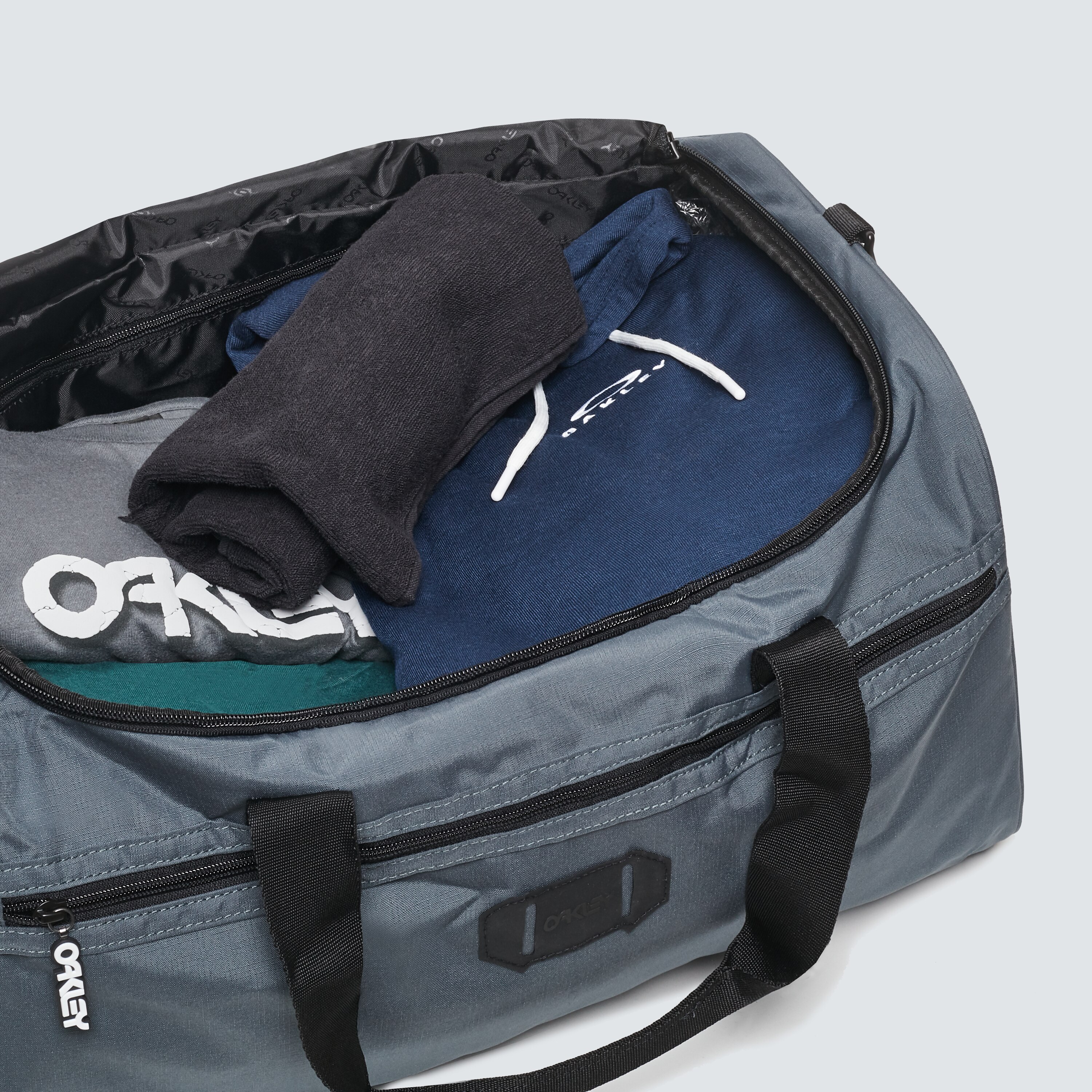 oakley street duffle bag 2.0