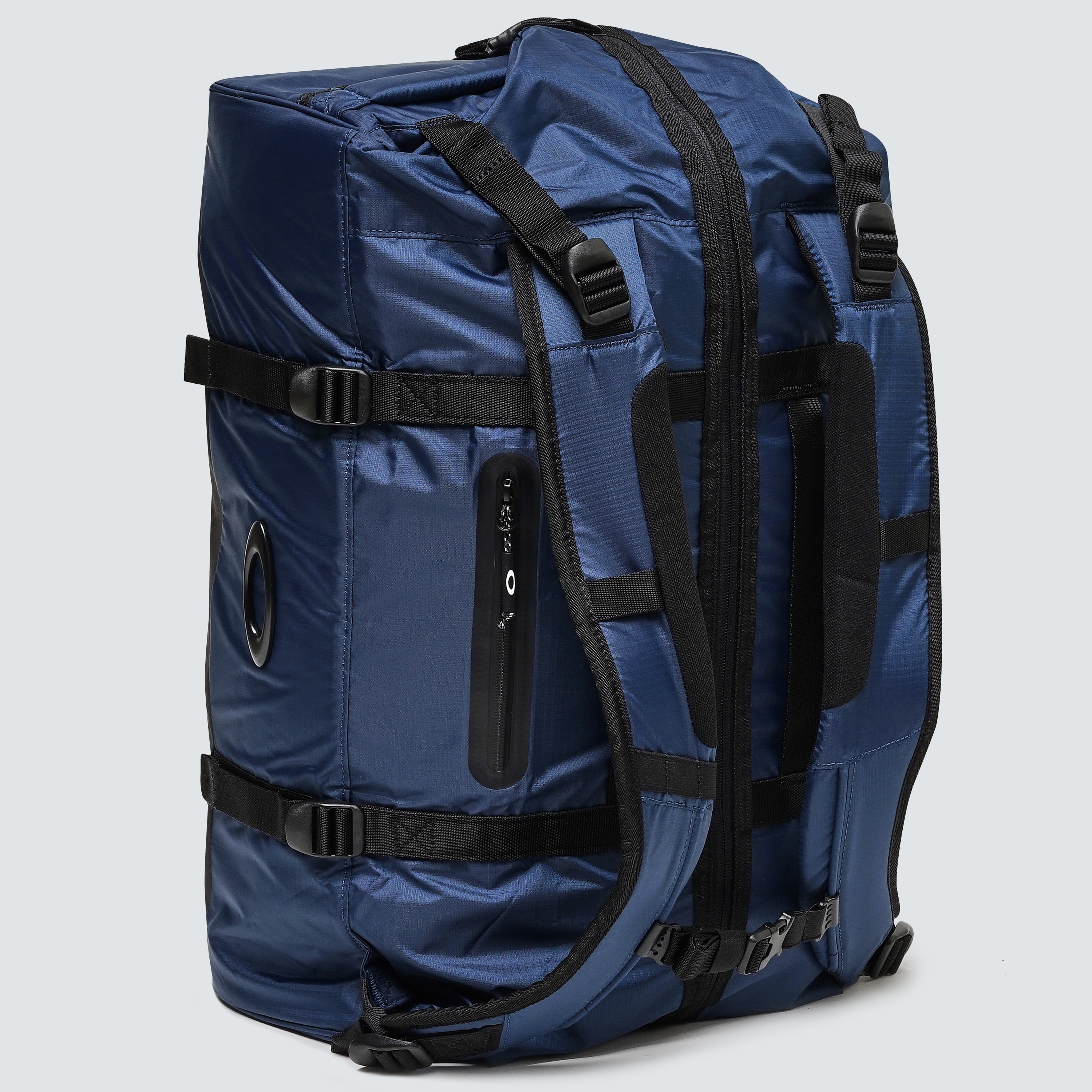 Oakley Outdoor Duffle Bag - Universal Blue - FOS900028-6ZZ | Oakley ROE ...