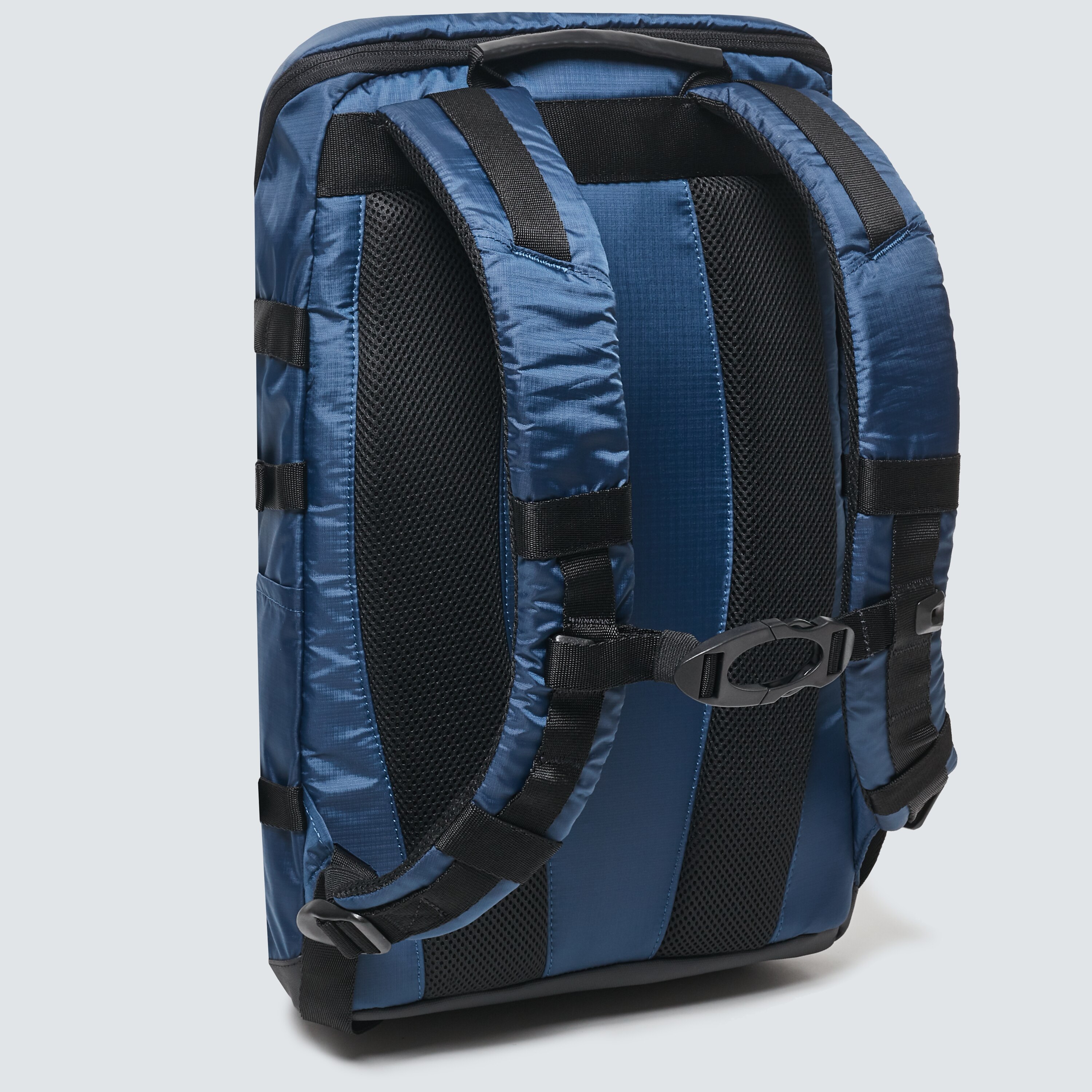 soft utility square backpack universal thread ™