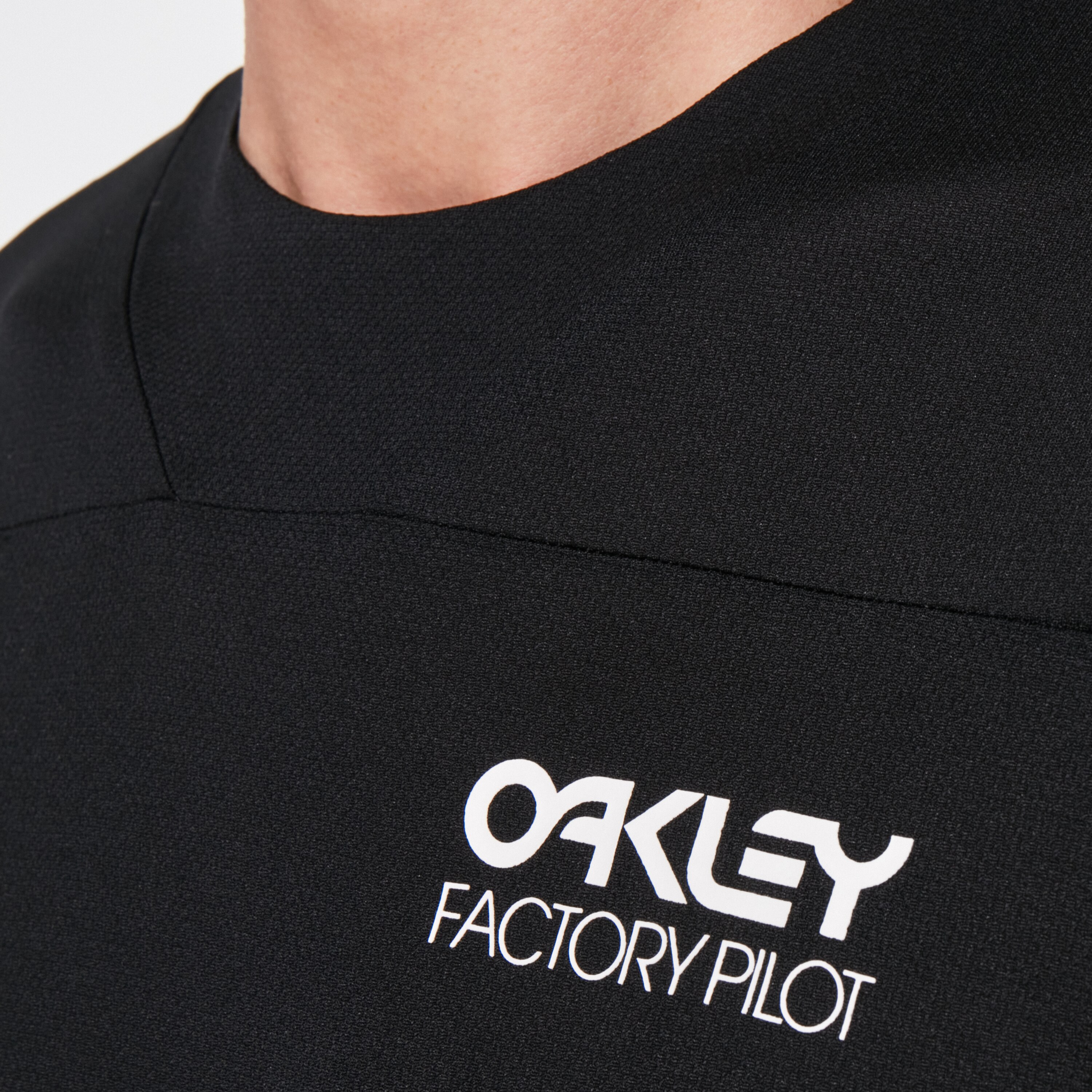 oakley cascade trail tee