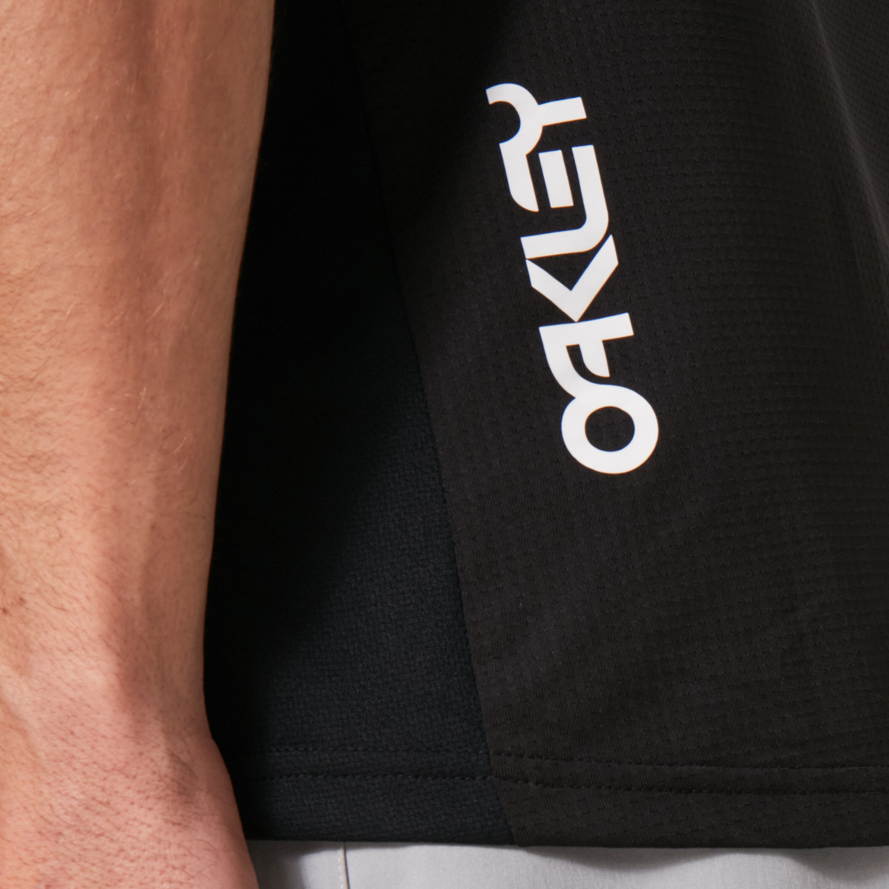 oakley cascade trail tee