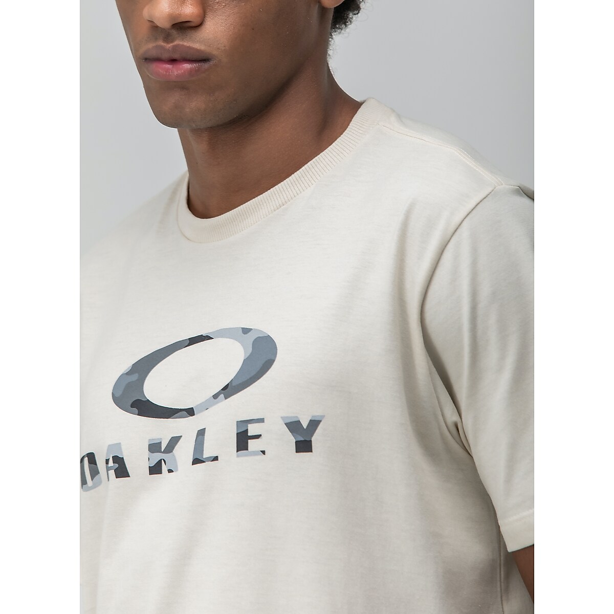 Camiseta Oakley Camo Ss - Sunpeak Surf Shop