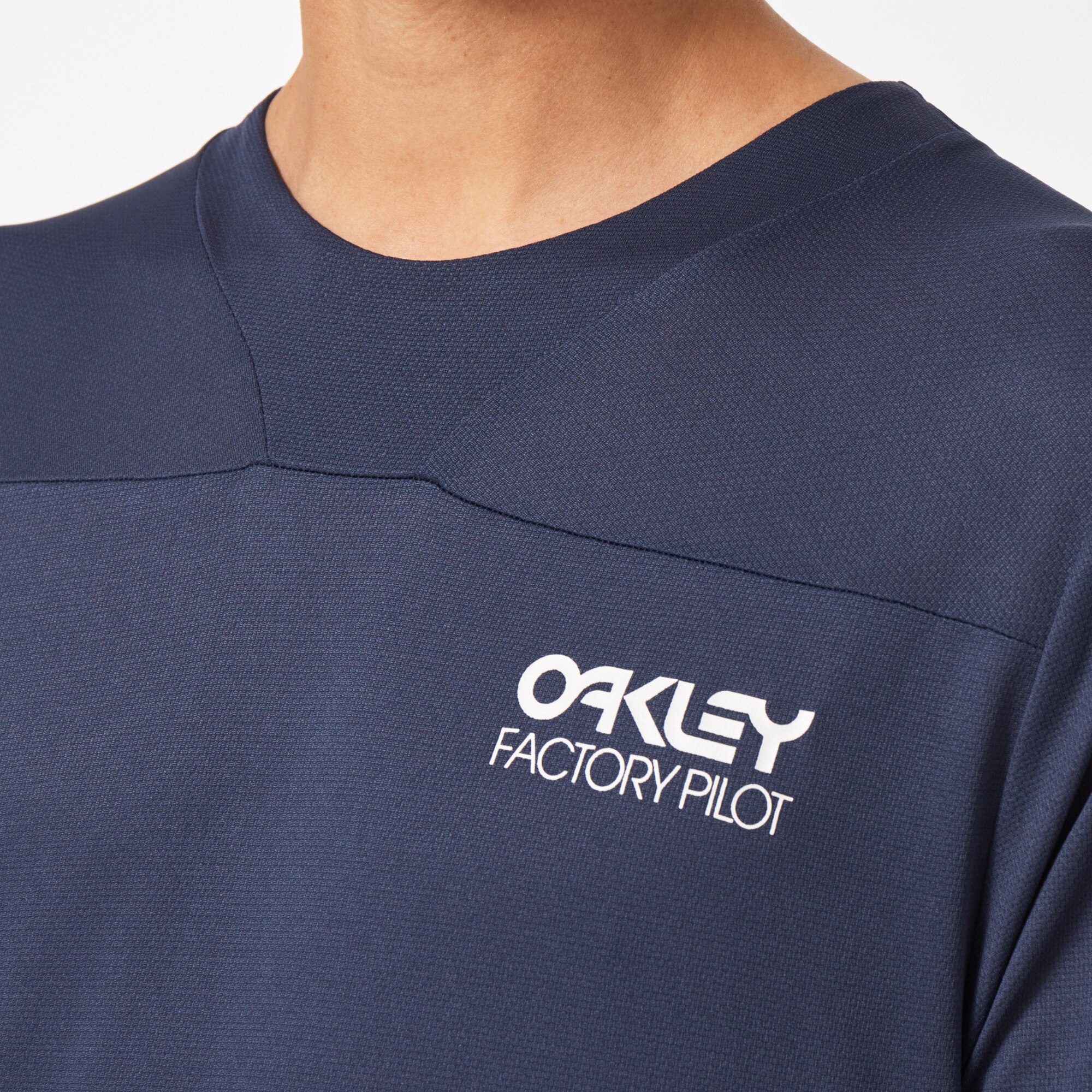oakley cascade trail tee