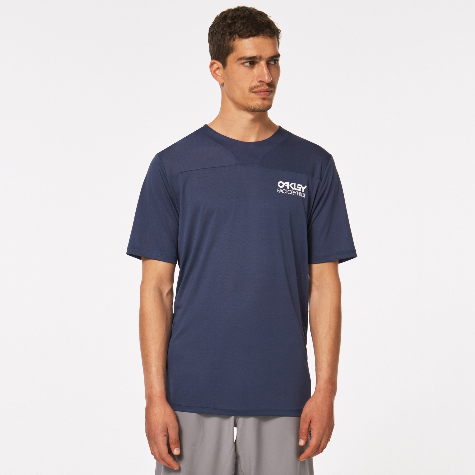 oakley cascade trail tee