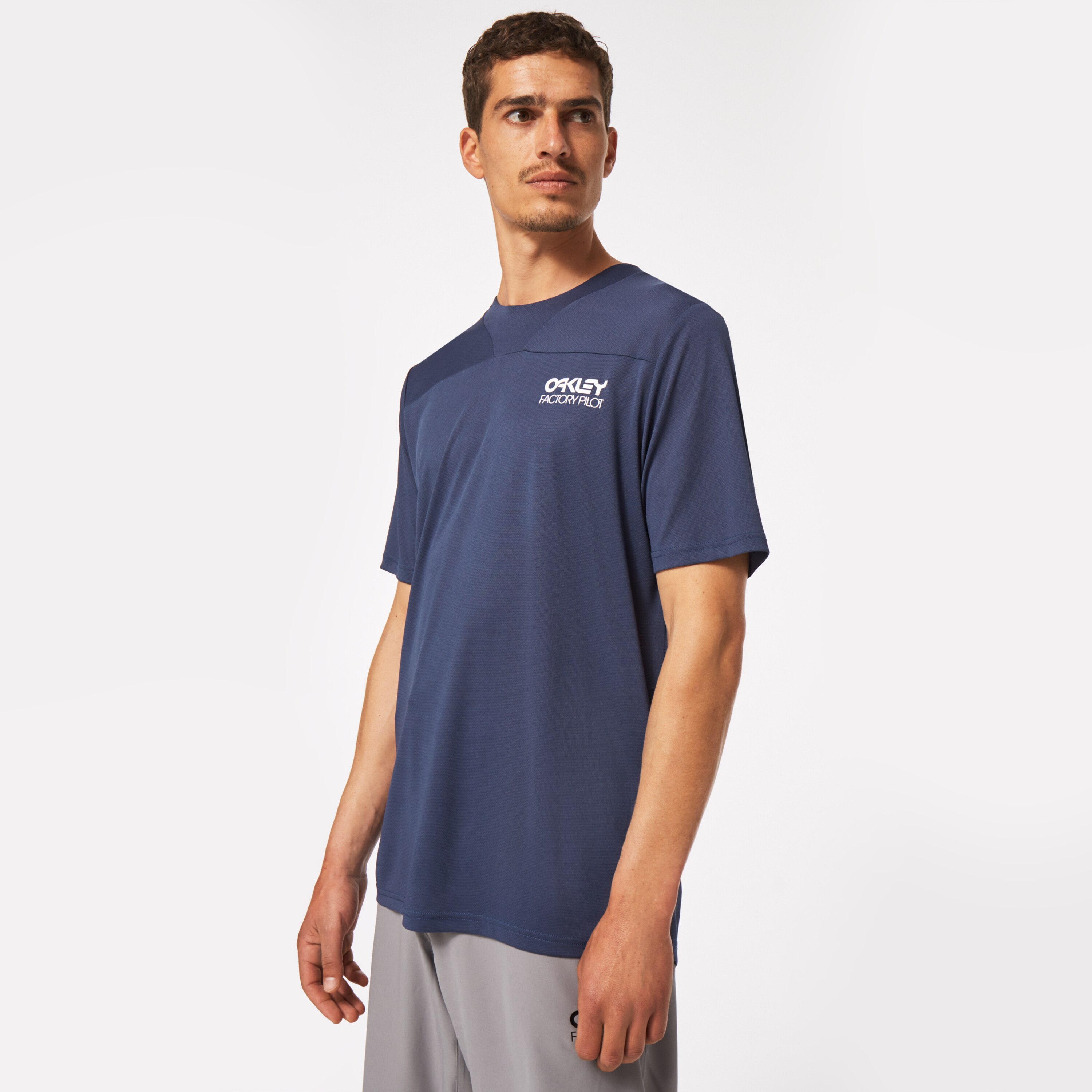 oakley cascade trail tee