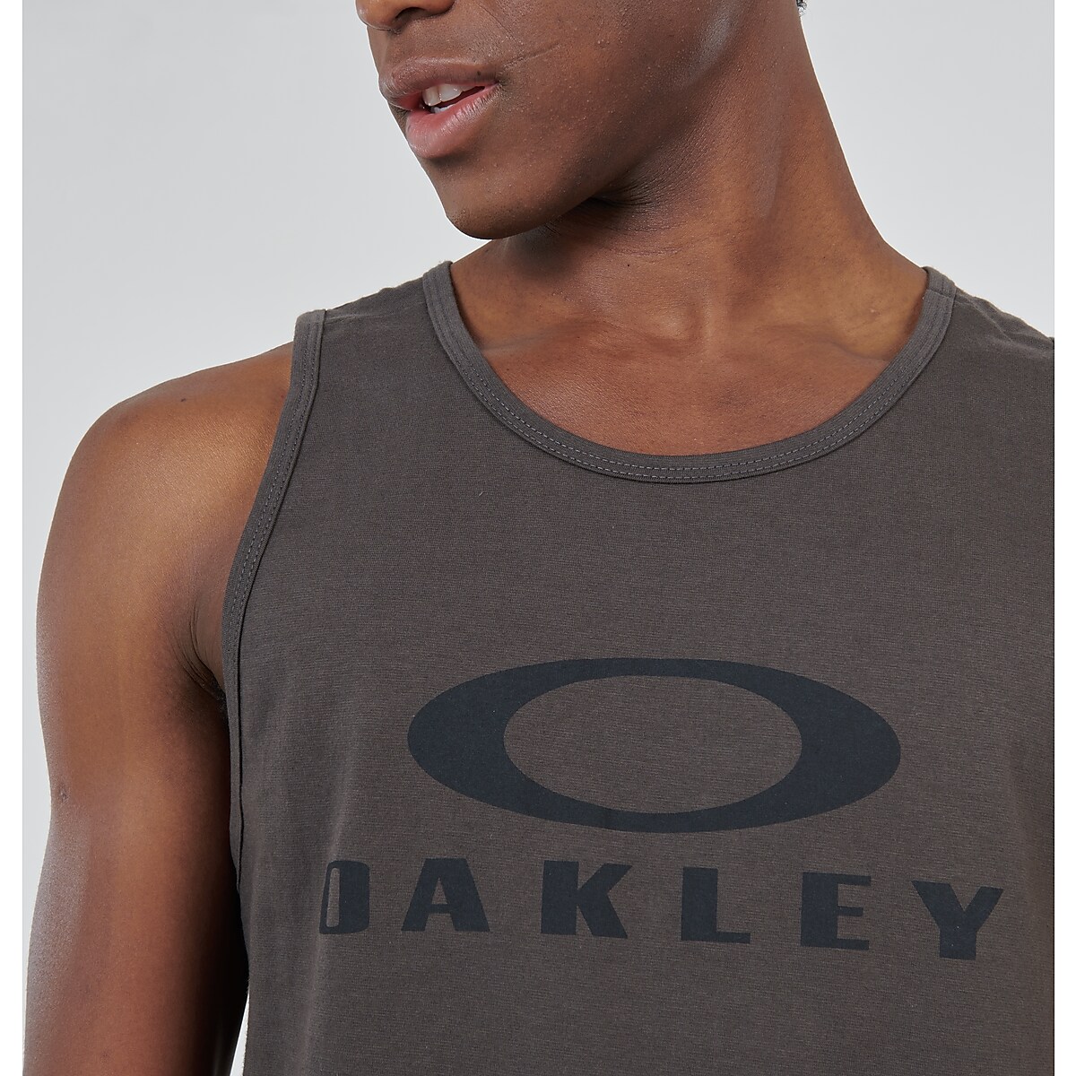 Regata Oakley Bark Tank