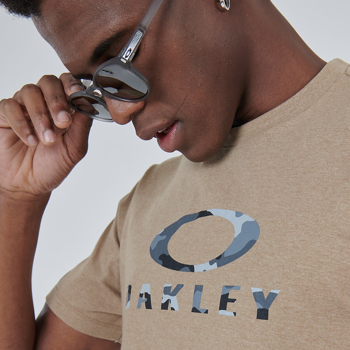 Camiseta Oakley Camo SS FOA400375100 Branco - PLANET MODAS