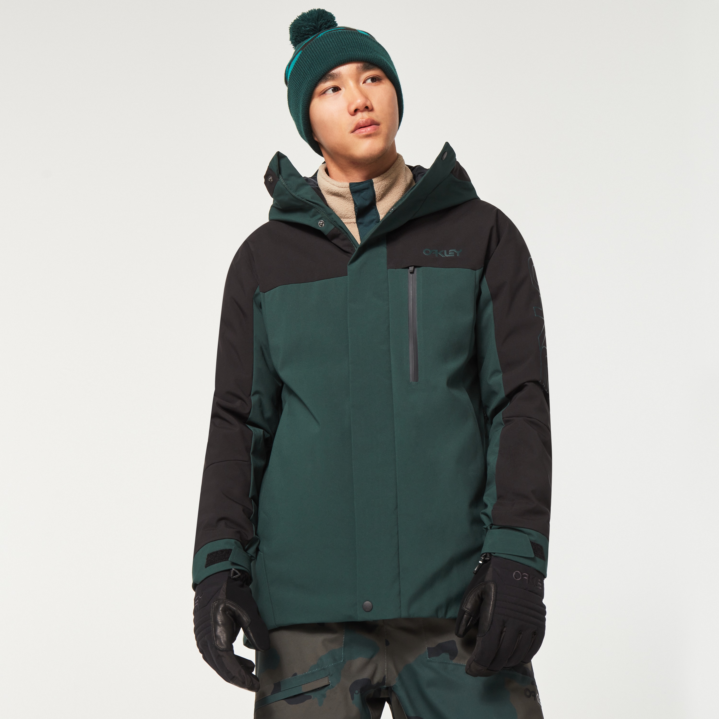 Oakley Tnp Tbt Insulated Jkt In Black,green