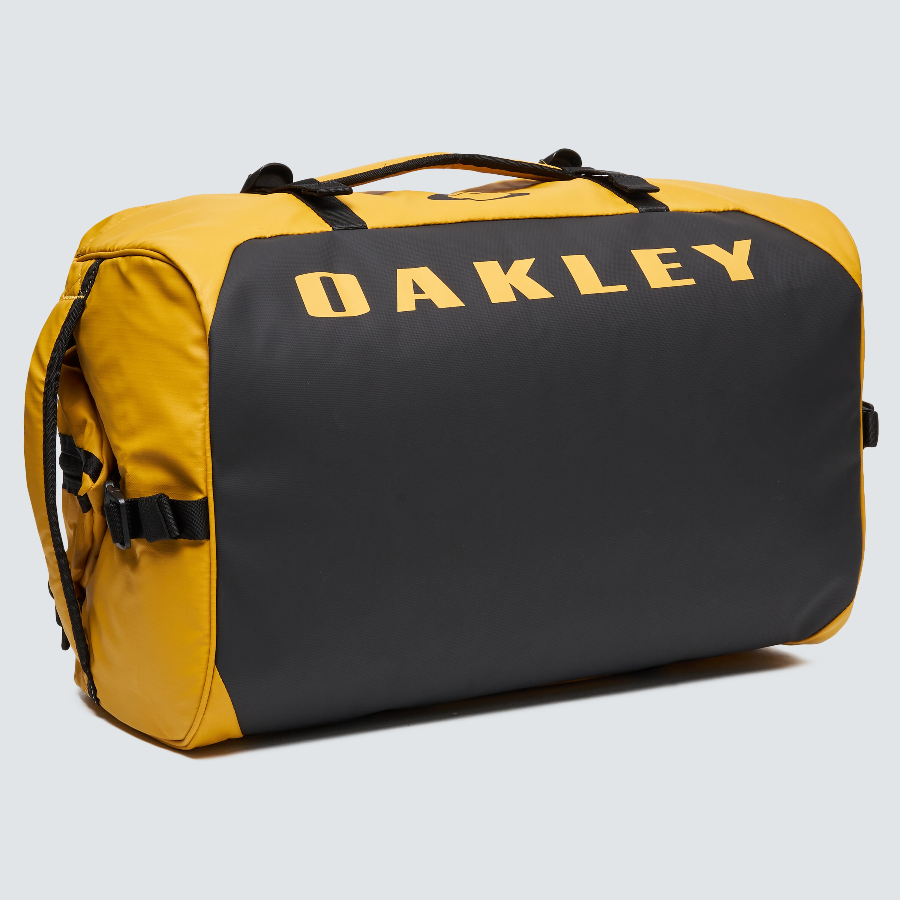 oakley road trip duffel