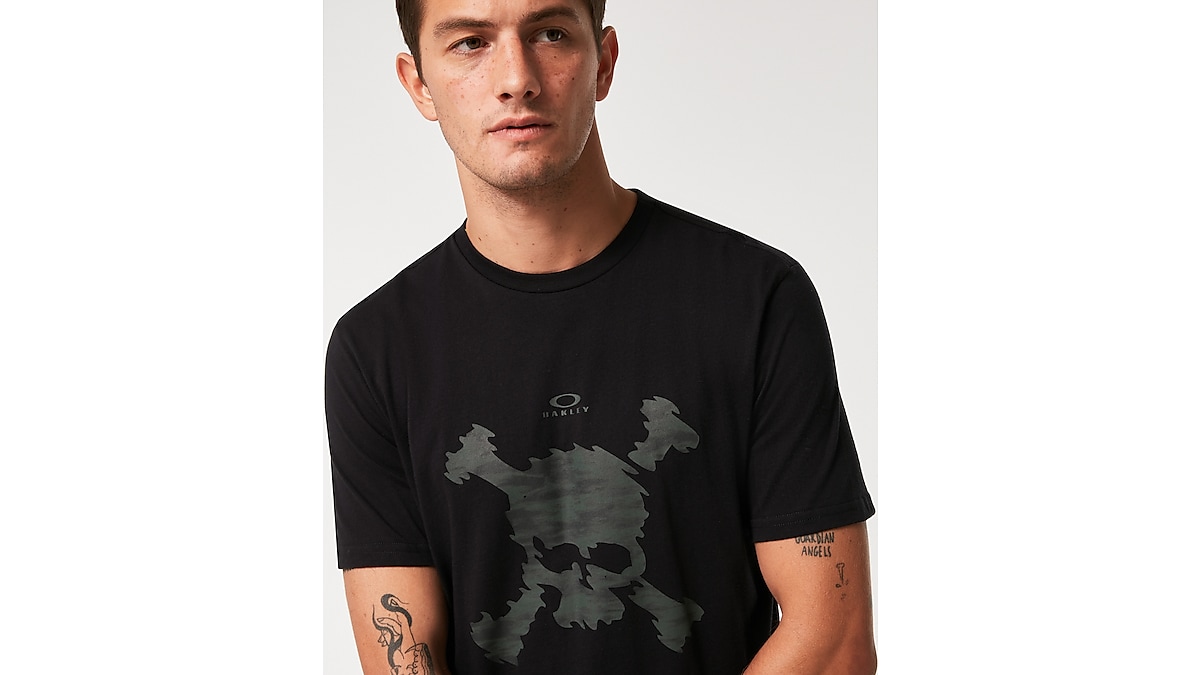 Sold - Oakley Black Hawaiian Islands Scatter Skull T-shirt Size: Large
