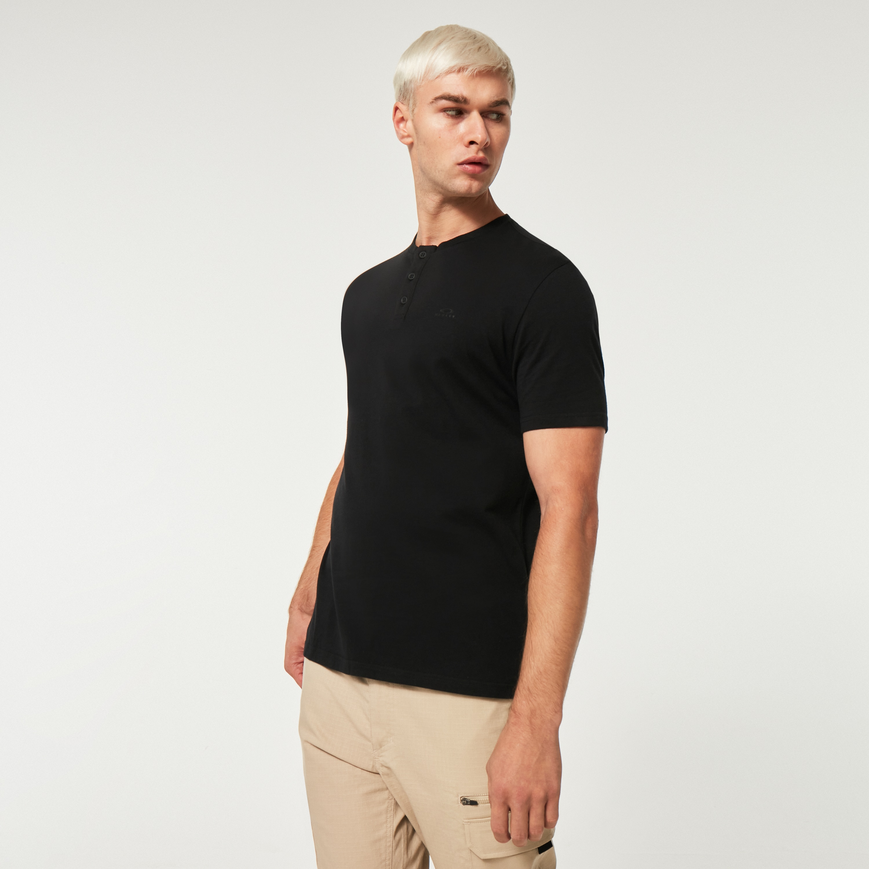 Oakley Relax Henley Tee - Blackout | Oakley SE Store