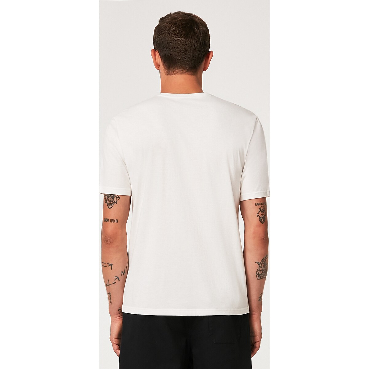 Oakley Relax Henley Tee - White | Oakley ROE Store