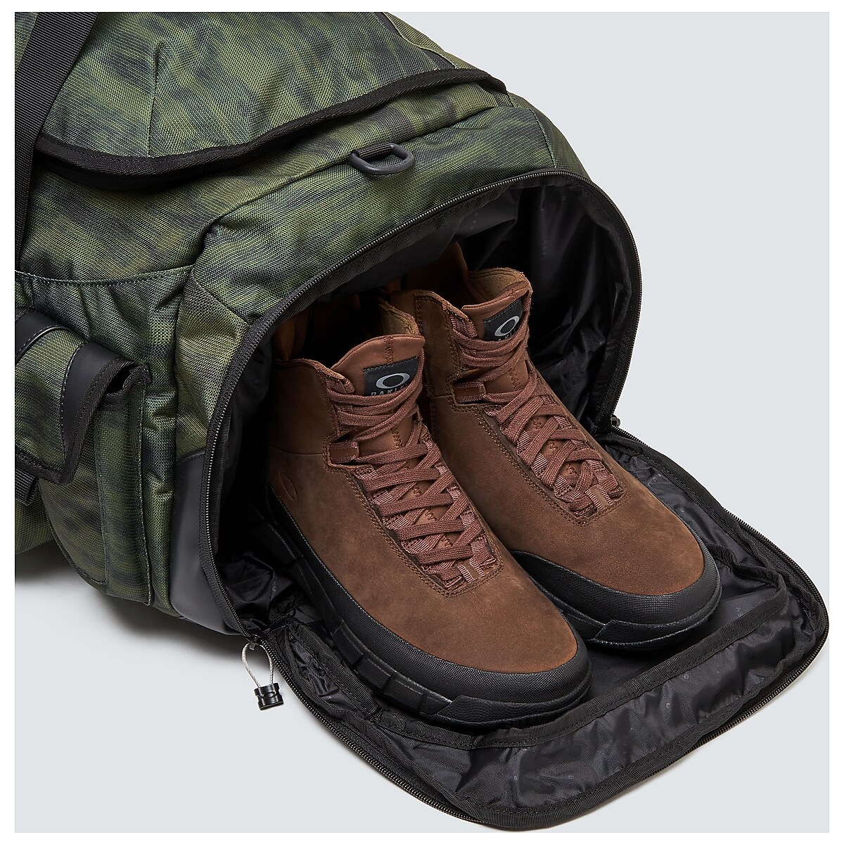 Oakley Blanket　ケース付き Oakley Endless Adventure Travel Trolley - Blackout | Oakley® US