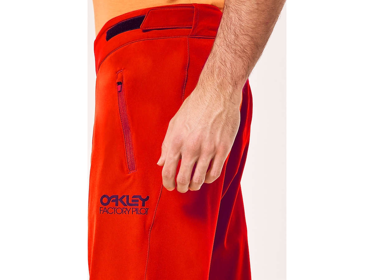 Oakley Factory Pilot Lite Short I - Red Line | Oakley® 日本