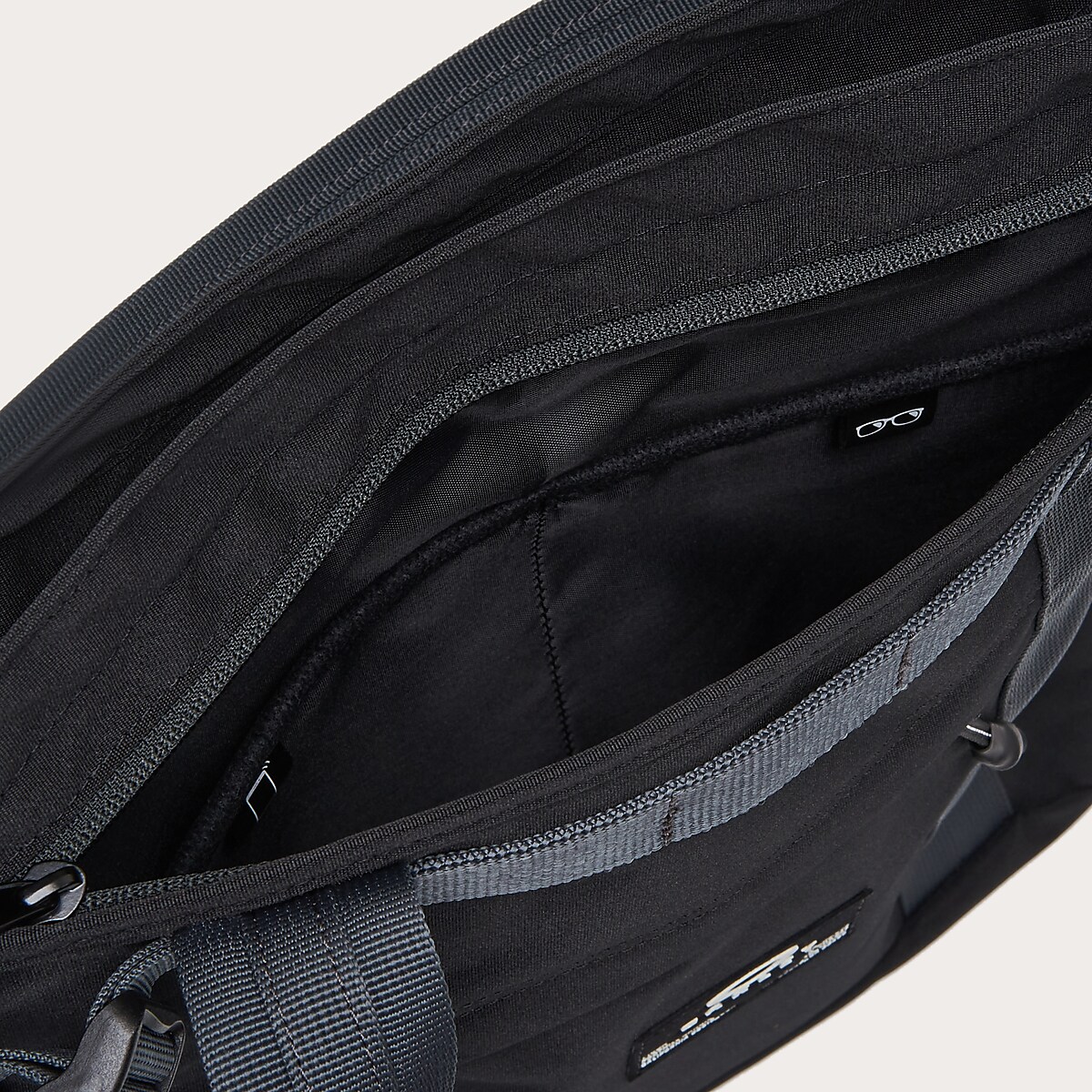 Oakley Essential Tote 7.0 Fw - Blackout | Oakley® 日本