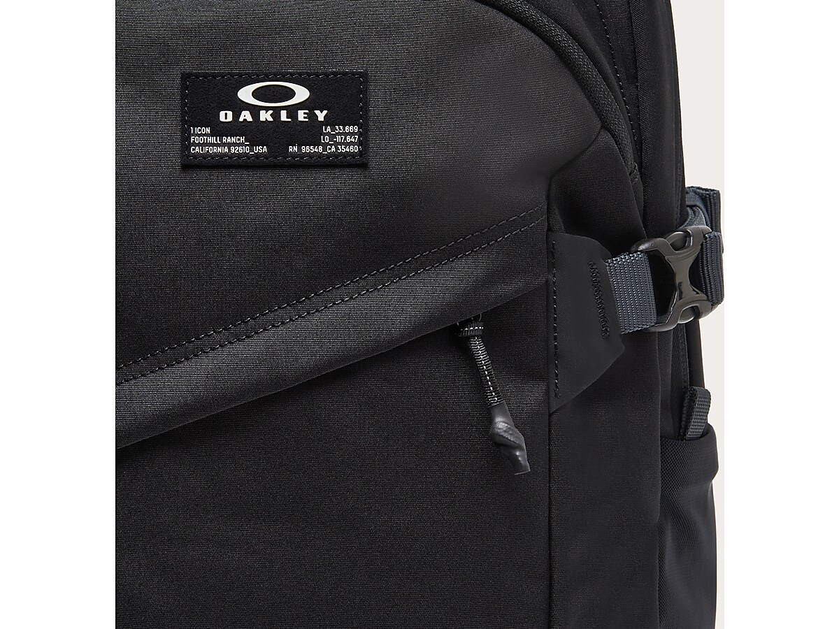 Oakley Essential Backpack M 7.0 Fw - Blackout | Oakley® 日本