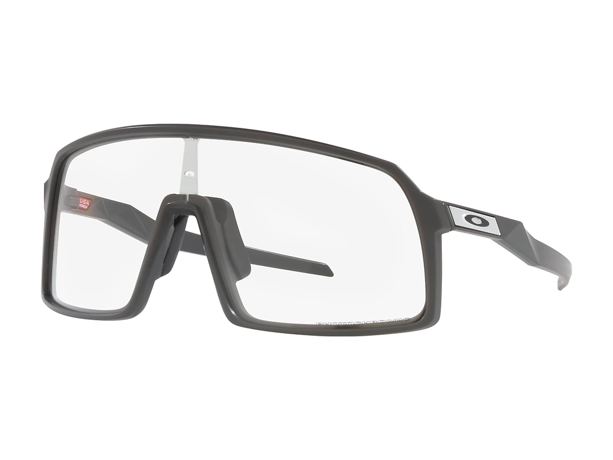 Sutro to Black Photochromic Lenses, Matte Carbon Frame Sunglasses | Oakley® US